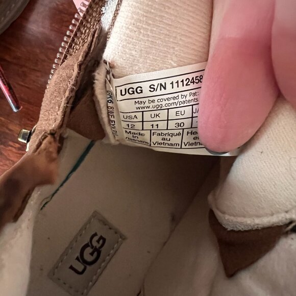 UGG boys' weatherproof easy-on boots - Picture 2 of 6